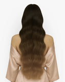 Coleta/Cortina de Fibra Dollhouse Chocolate Ondulada – 26” 200 g (Sintética, Heat-Friendly)