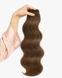 Coleta/Cortina de Fibra Golden Bow Ondulada – 26” 200 g (Sintética, Heat-Friendly)