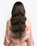 Coleta/Cortina de Fibra Mocha Gray Violet Ondulada – 26” 200 g (Sintética, Heat-Friendly)